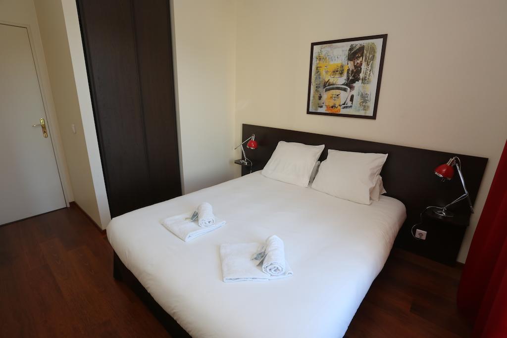 O'Sullivans Bar And Hotel มองเดอลิเยอลานาปูล ห้อง รูปภาพ
